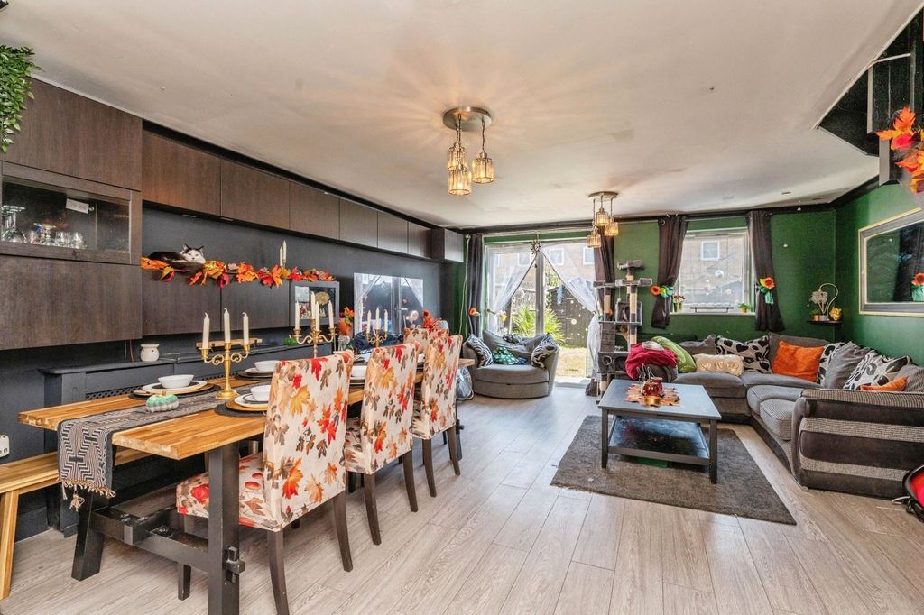 Property photo 3 of 24 Photography