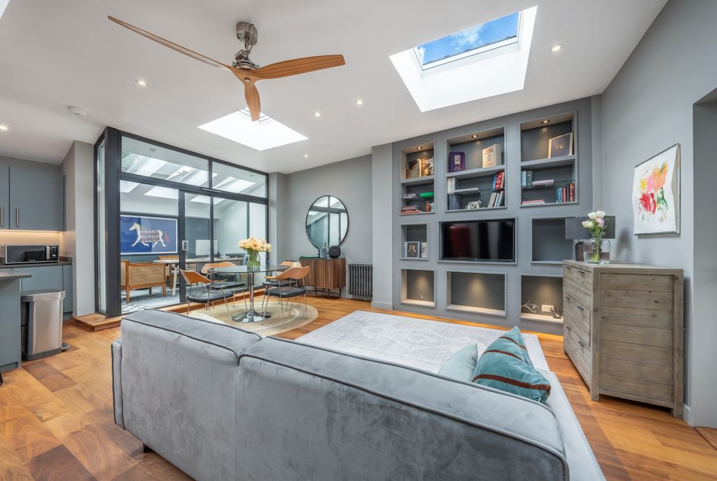 Property photo 1 of 7 Open Plan Reception 