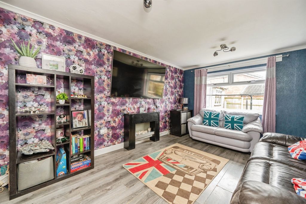 Property photo 2 of 20