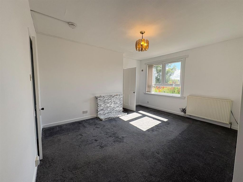 Property photo 3 of 10 3