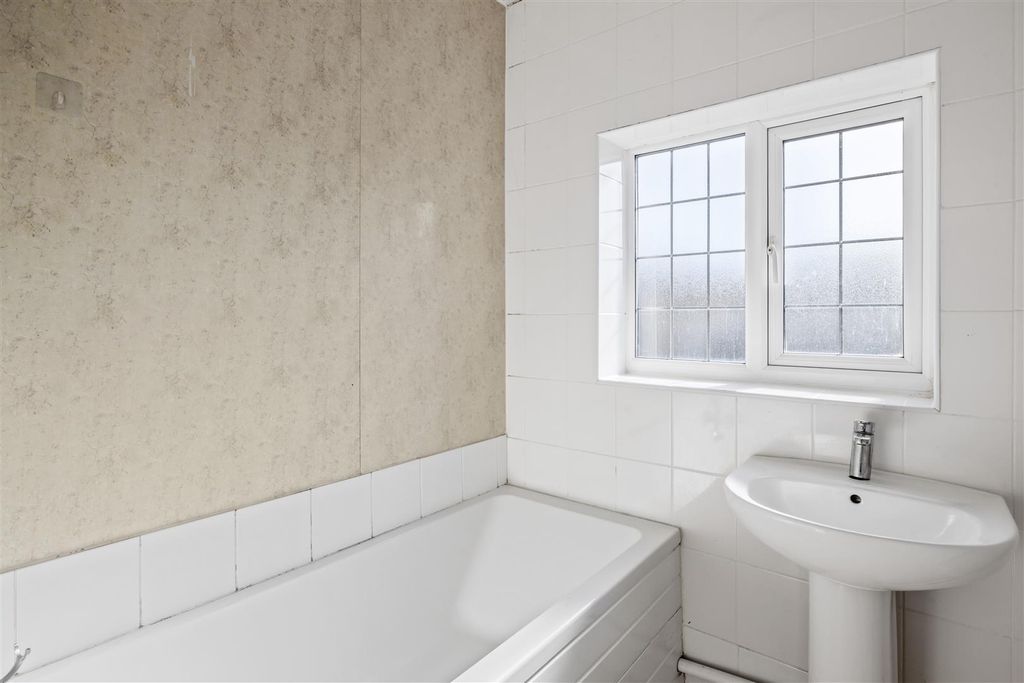 Additional image 12 of 3 bed flat for saleCommercial Square, Haywards Heath RH16