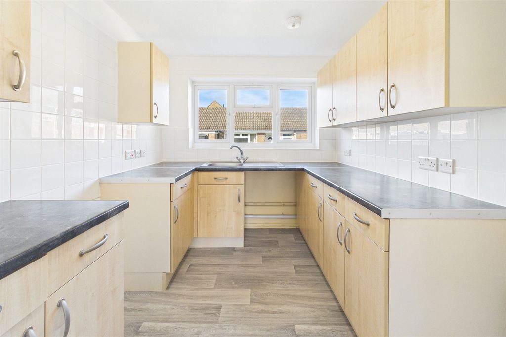 Property photo 2 of 9 Picture No. 32