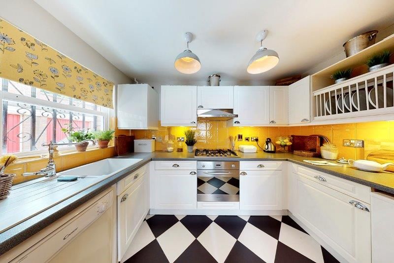 Property photo 2 of 15 Kitchen 1