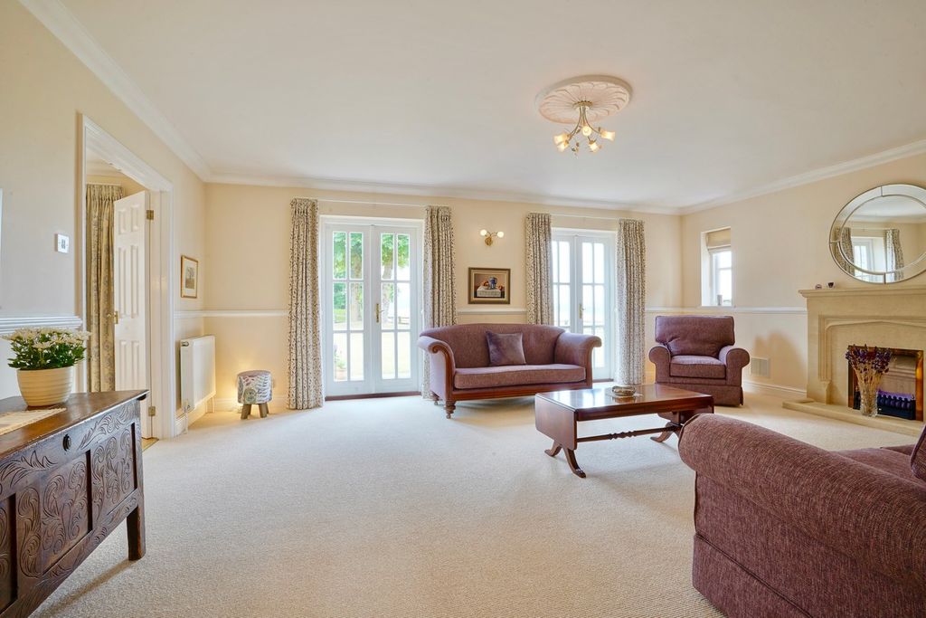 Property photo 2 of 25