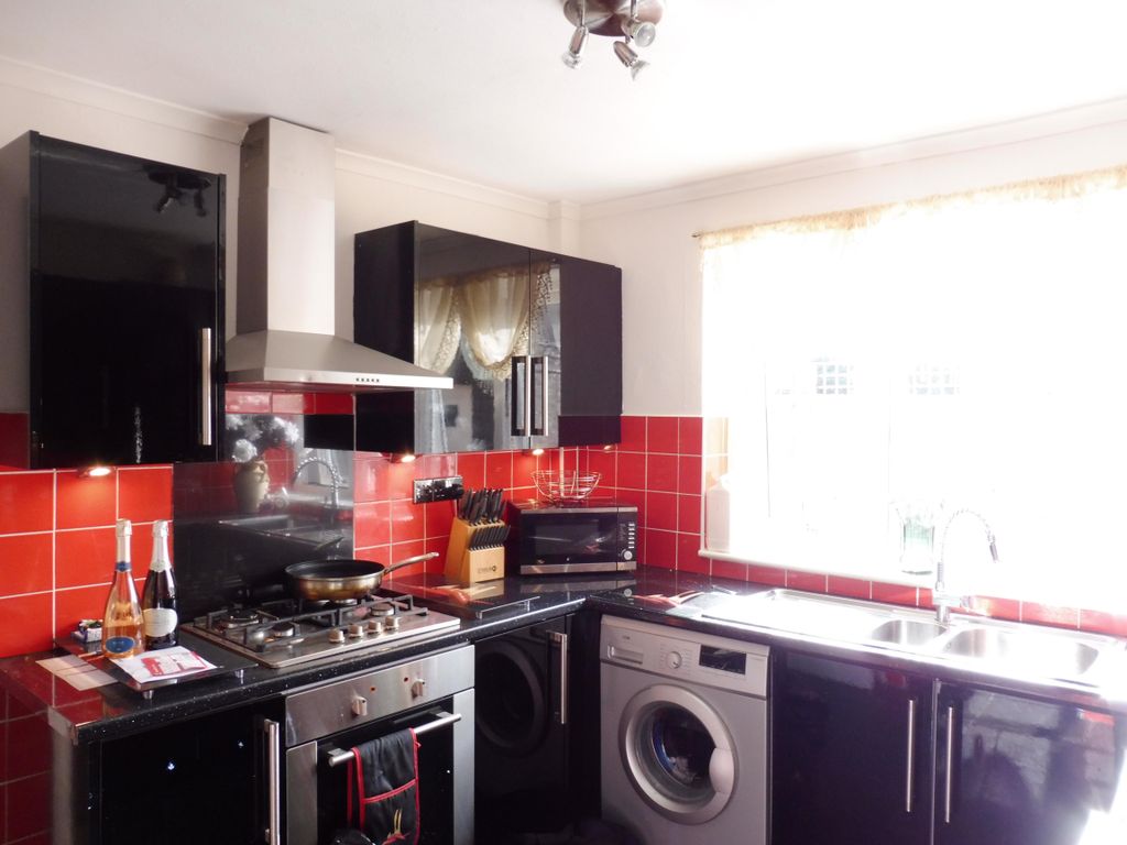 Property photo 2 of 8 Kitchen