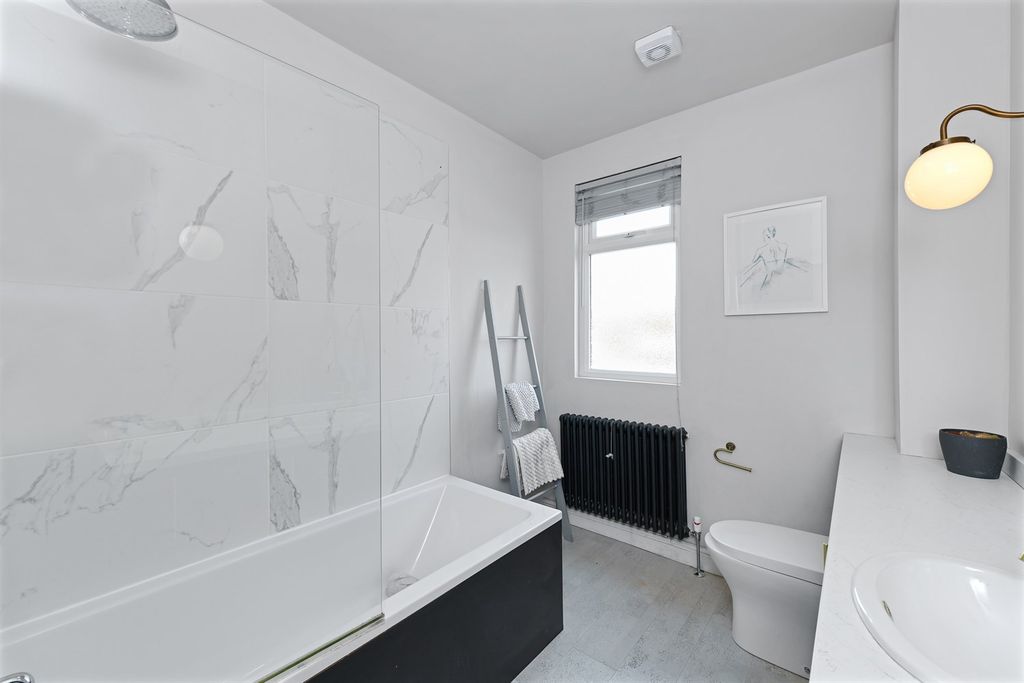 Additional image 29 of 6 bed detached house to rentVictoria Embankment NG2