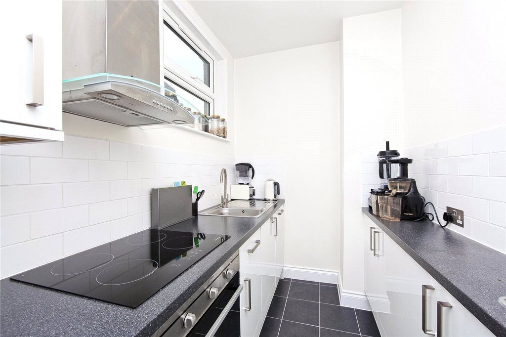 Property photo 2 of 9 Kitchen