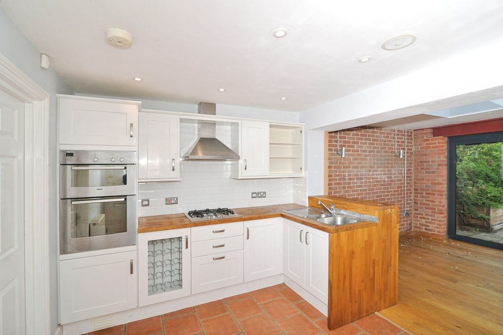 Property photo 3 of 17 Kitchen