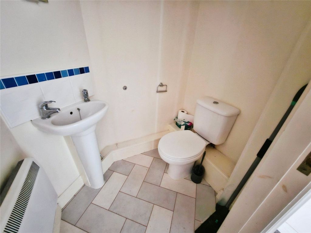 Property photo 3 of 19 Cloakroom W.C