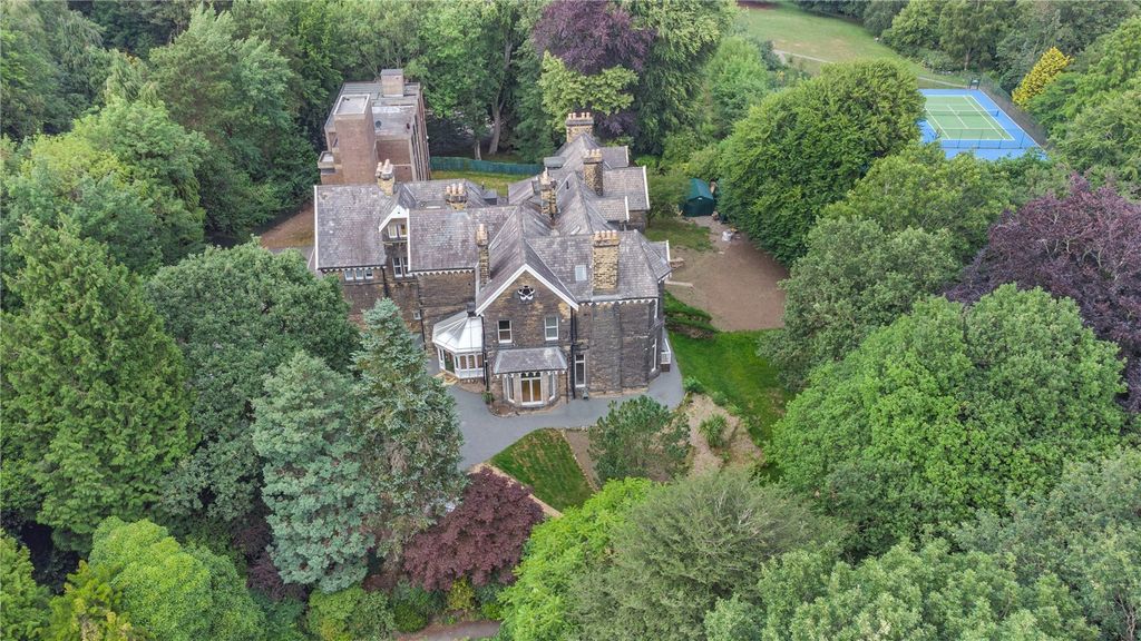 Property photo 1 of 14 The Hollies
