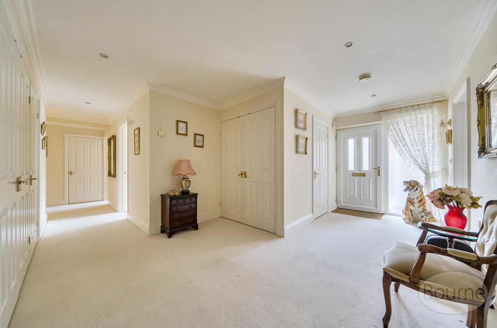 Property photo 2 of 22 9E51A9Ef-7776-4E3...