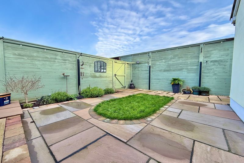 Property photo 3 of 20 Garden