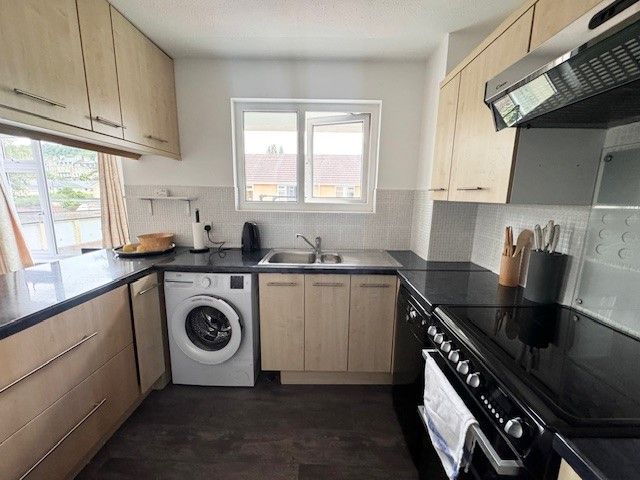 Property photo 3 of 7 Kitchen
