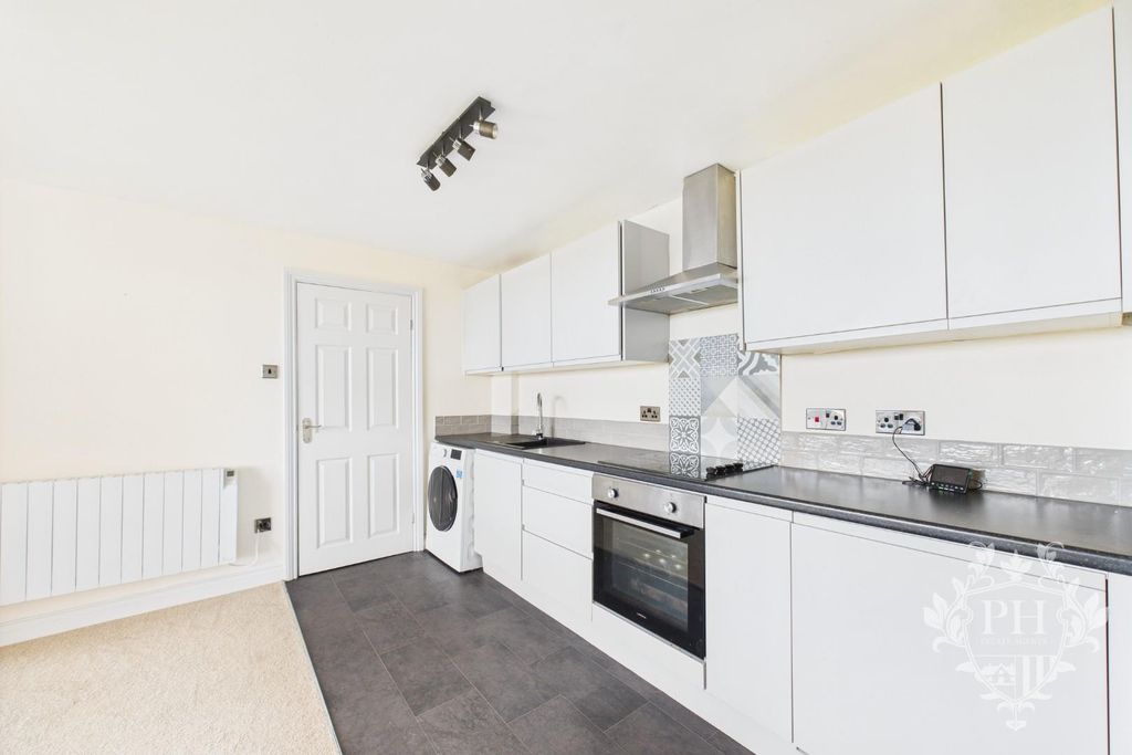 Property photo 3 of 8 Cam02002G0-Pr0172-Still004.Jpg