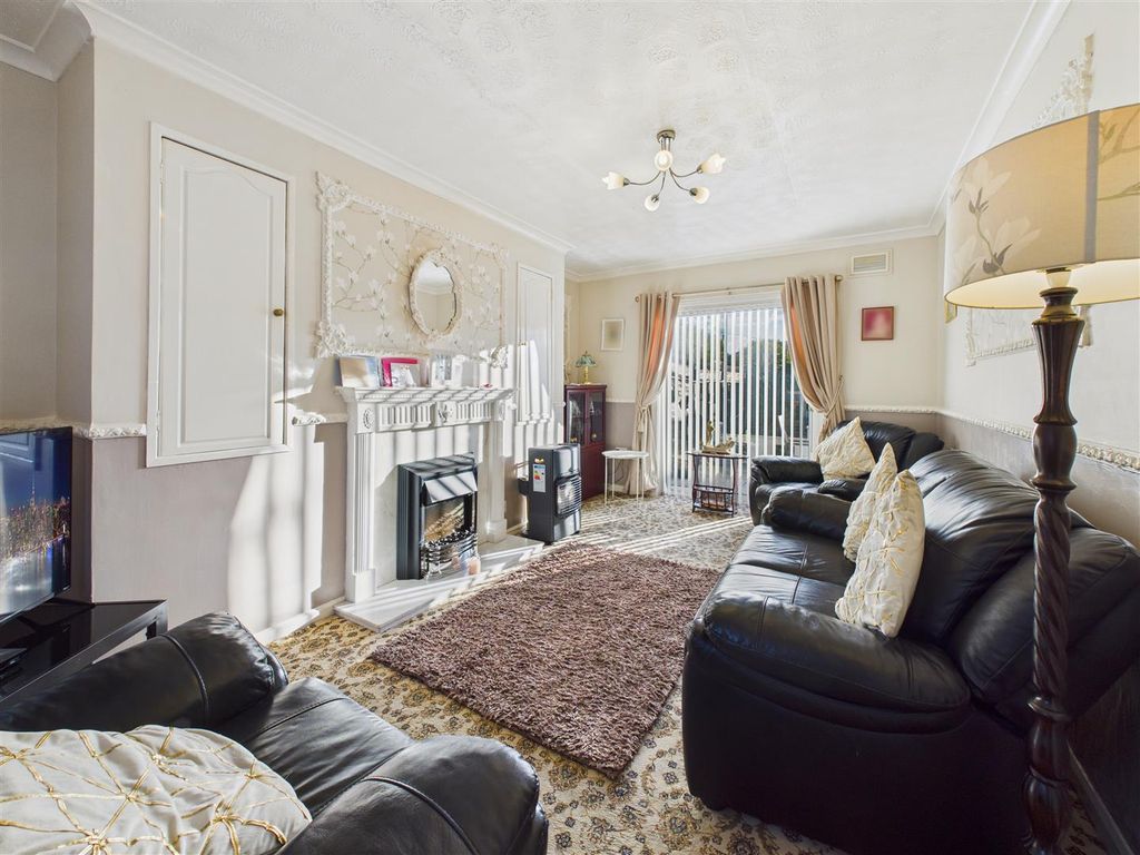 Property photo 2 of 13 Lounge