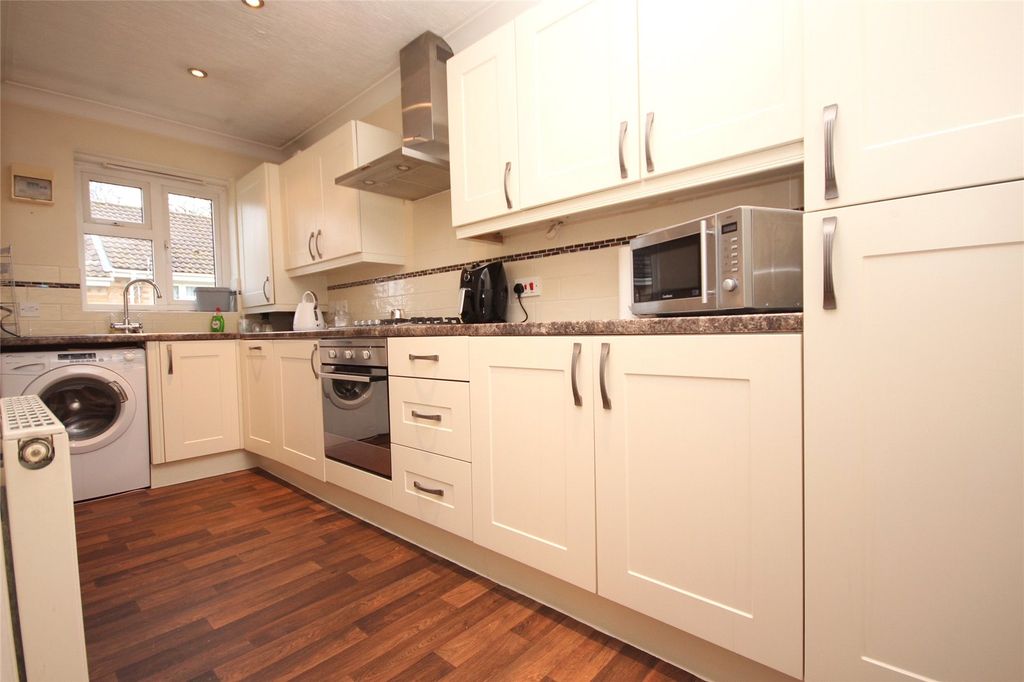 Property photo 3 of 9 Kitchen