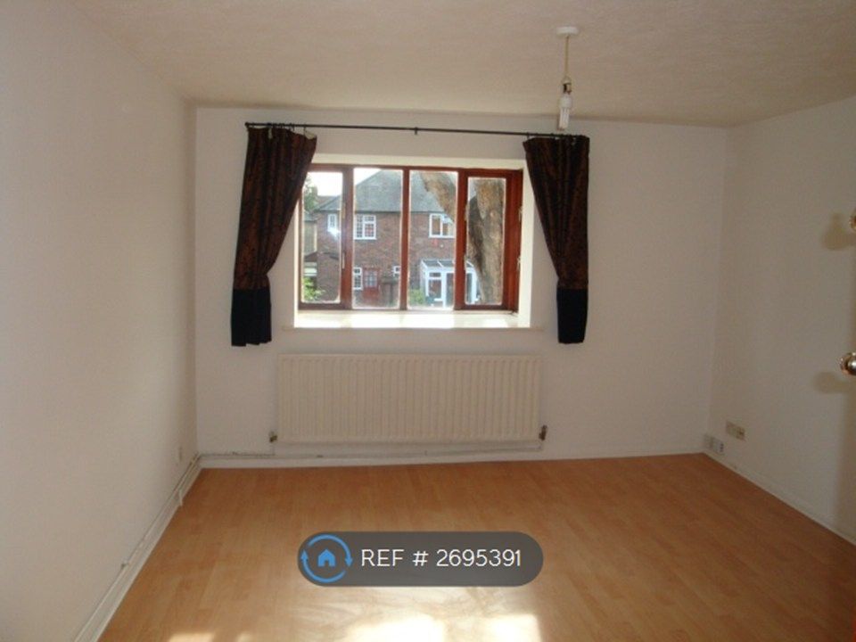 Property photo 3 of 9 Living Room