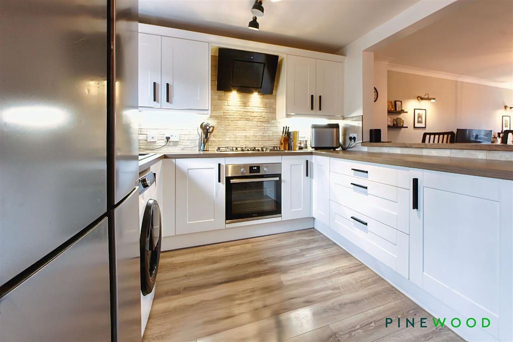 Property photo 2 of 28 Kitchen Diner