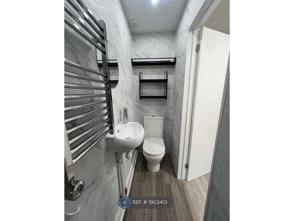 Property photo 3 of 14 En-Suite Bed 1