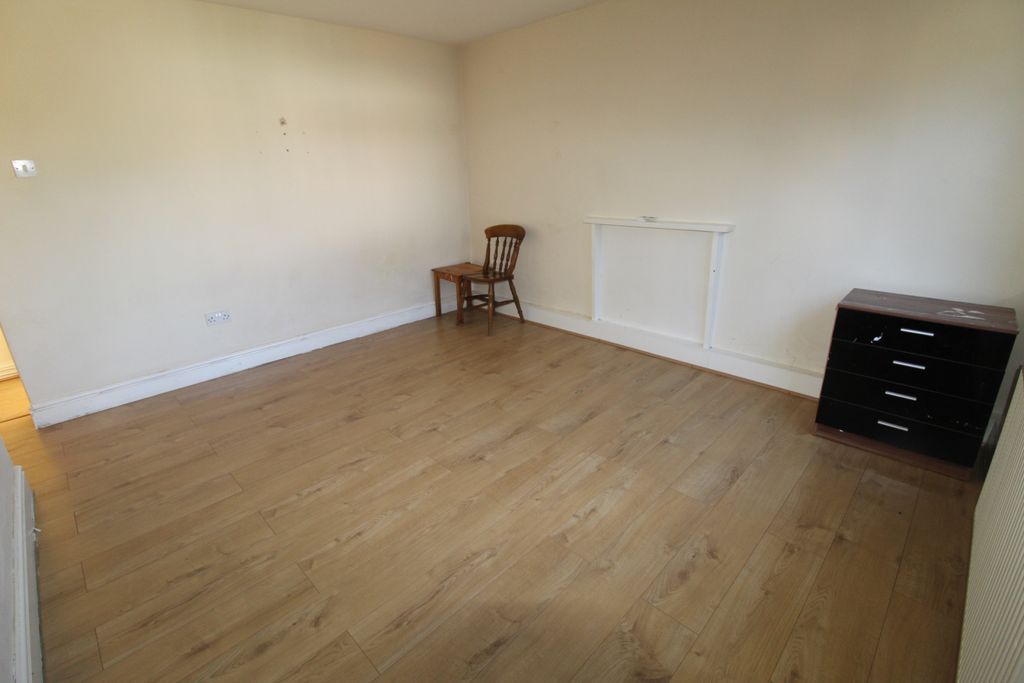 Property photo 2 of 11 Img 1963