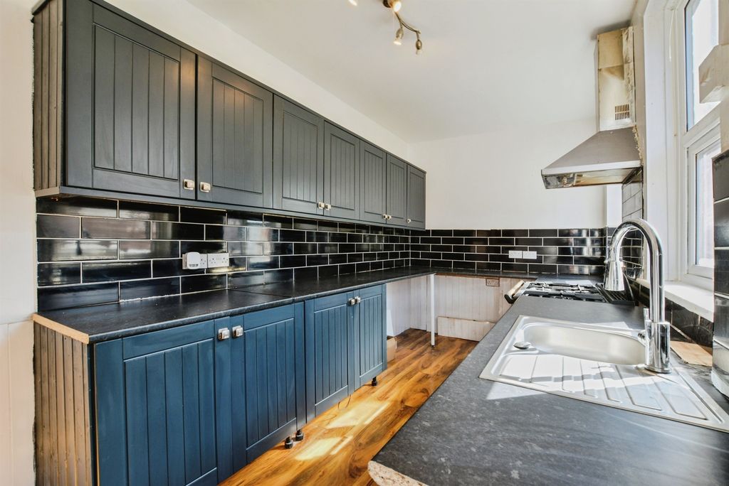 Property photo 2 of 18
