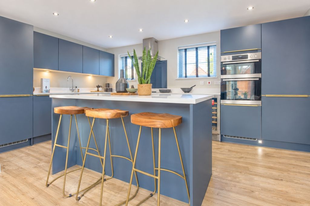 Property photo 1 of 16 Breakfast Kitchen