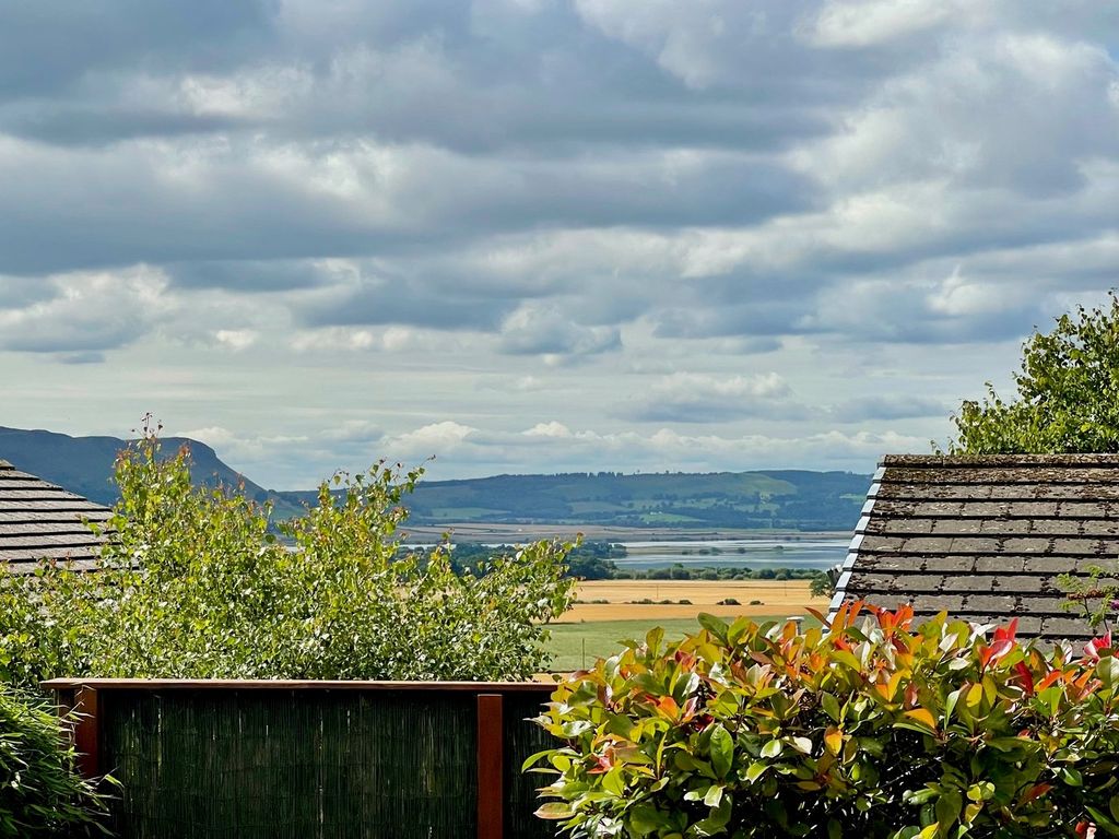 Property photo 2 of 34