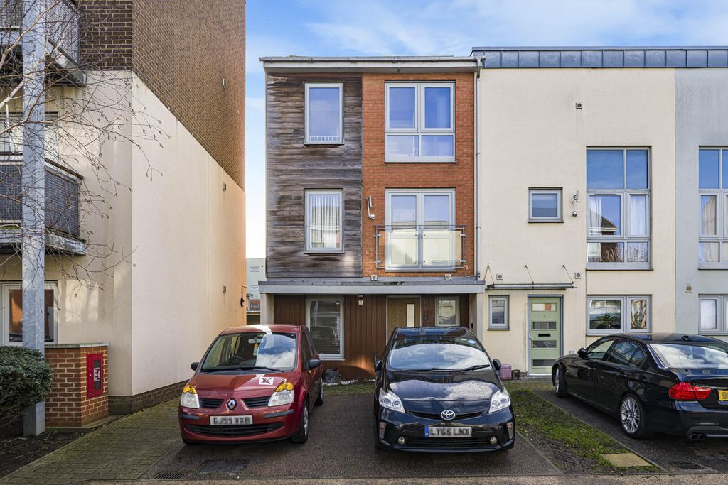 Property photo 1 of 19 Front (Exterior)