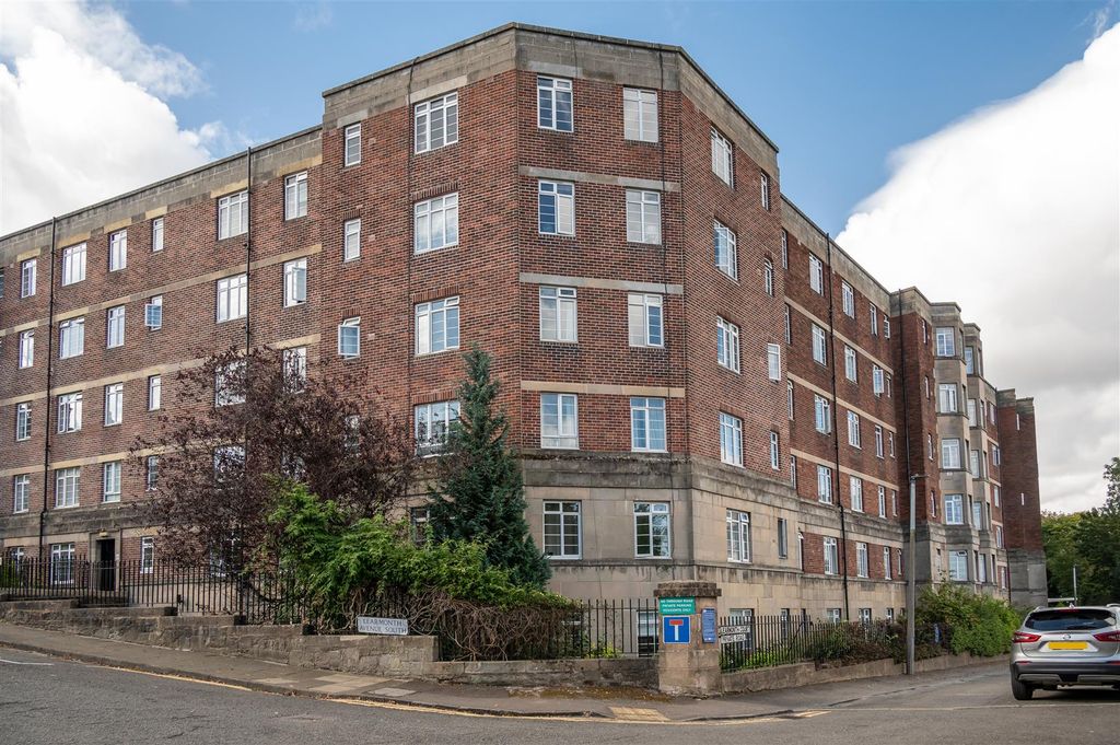 Property photo 1 of 17 Learmonthcourt_001.Jpg