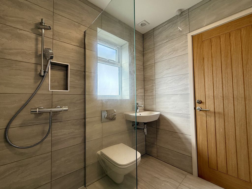 Property photo 2 of 22 Bathroom