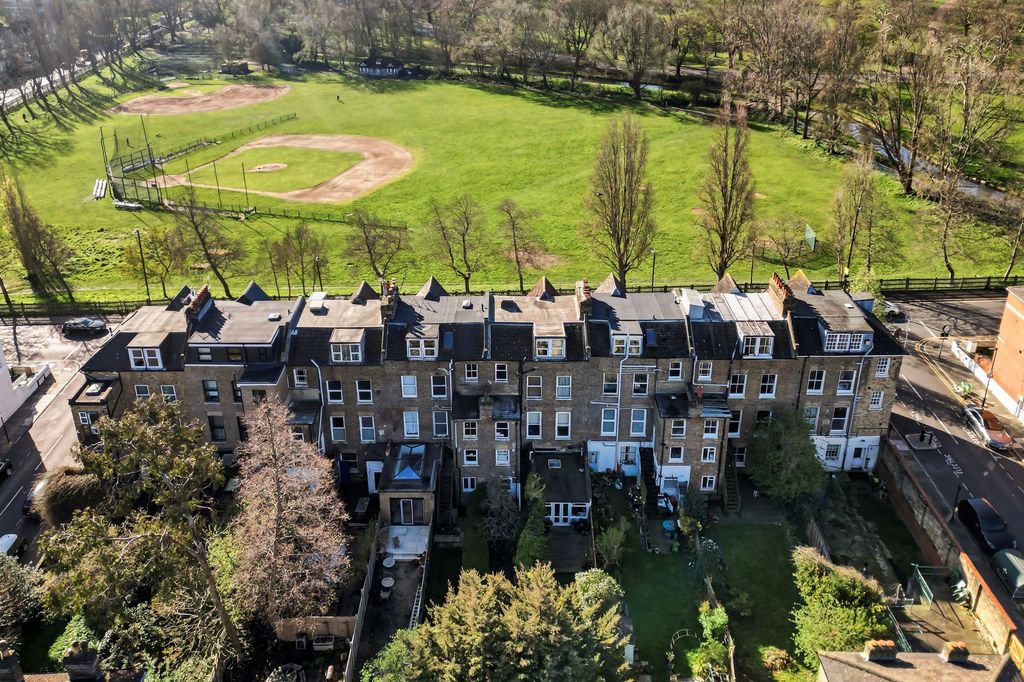 Property photo 3 of 27