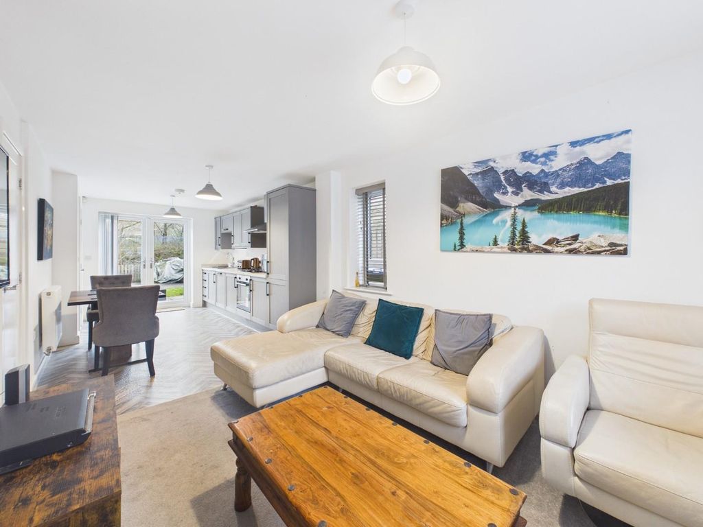 Property photo 3 of 14 Cam04899G0-Pr0280-Still007.Jpg