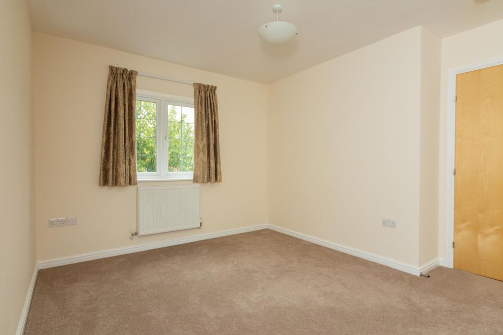 Property photo 3 of 12 Dining Room
