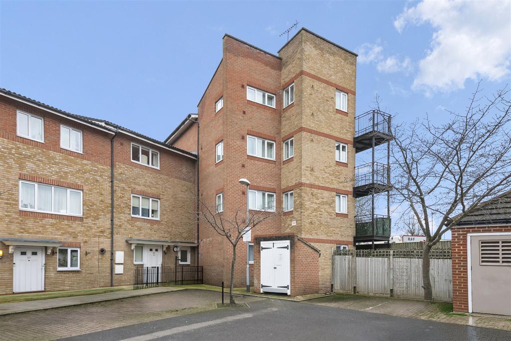 Property photo 2 of 10