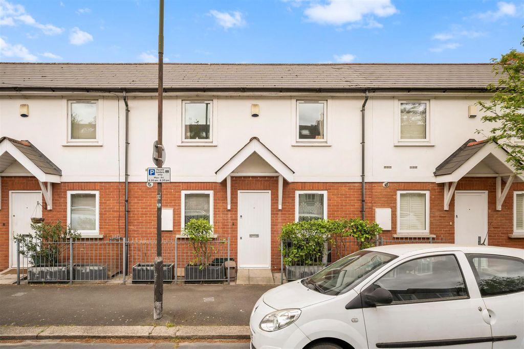 Property photo 1 of 9 51 Grove Road, Sw19 1Bj-9.Jpg