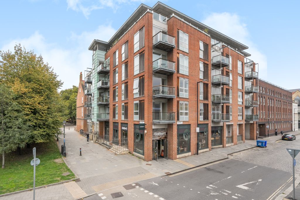 Property photo 3 of 10 External