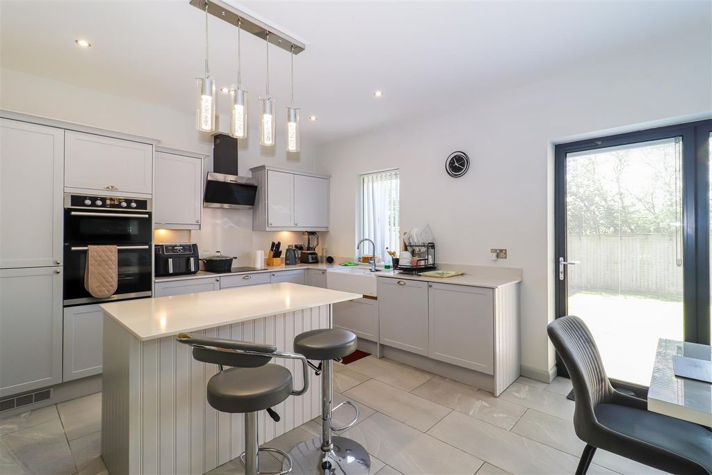 Property photo 3 of 15 Kitchen/Diner