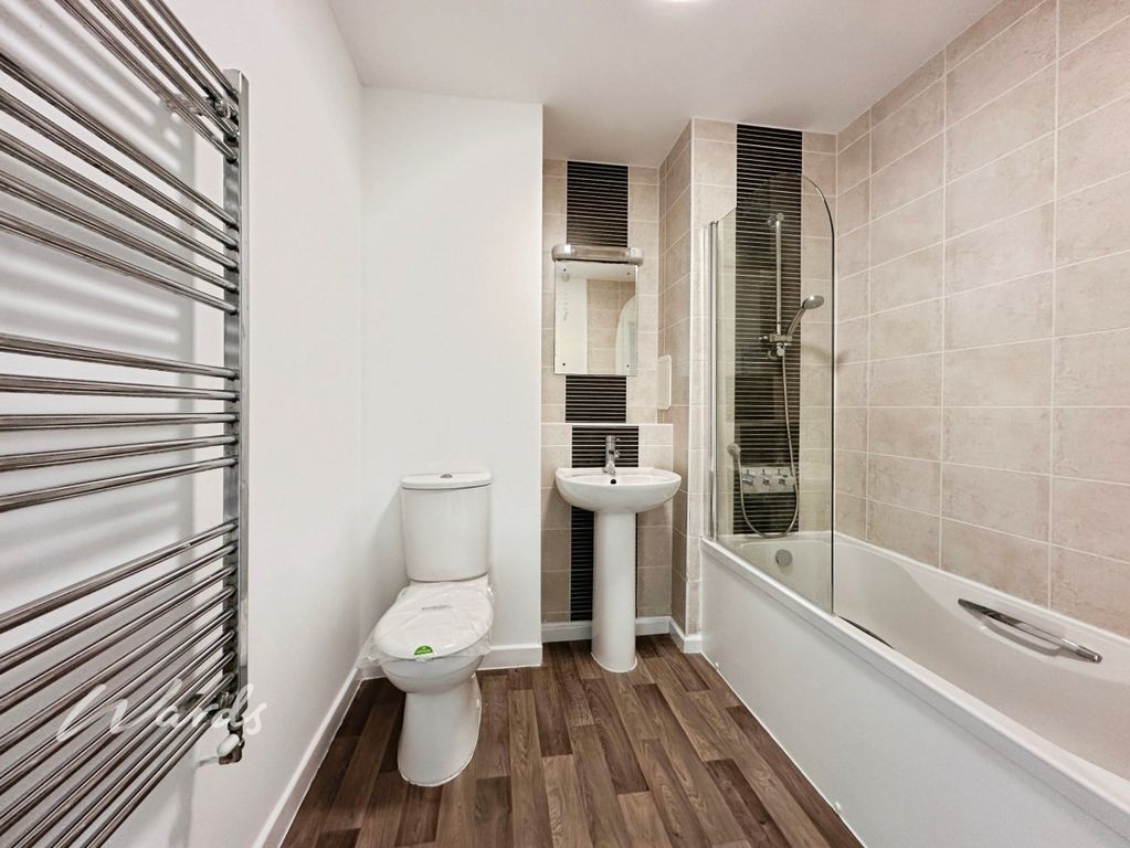 Property photo 3 of 22 Bathroom