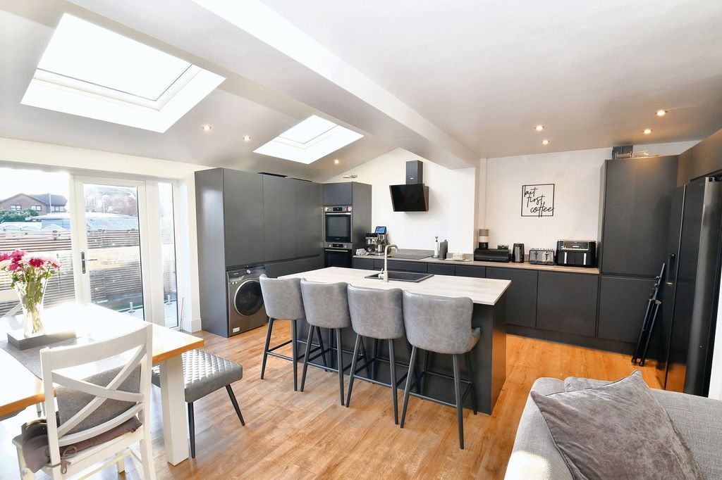 Property photo 2 of 26