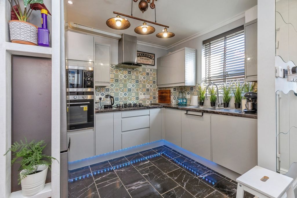 Property photo 1 of 23 Pbox-Img.Jpg