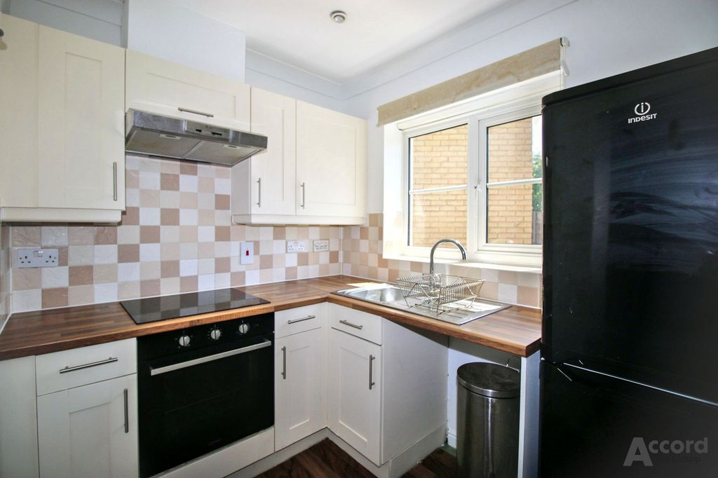 Property photo 3 of 7 Kitchen
