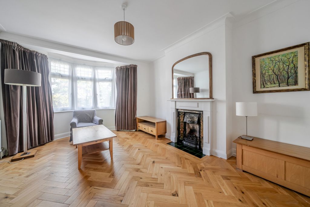 Property photo 2 of 25 1516698-16-6Aa13B...