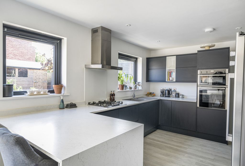 Property photo 1 of 18 1317405-7-686557B...