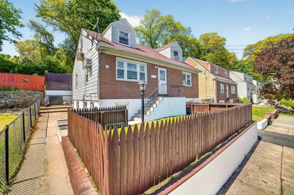 Property photo 1 of 31