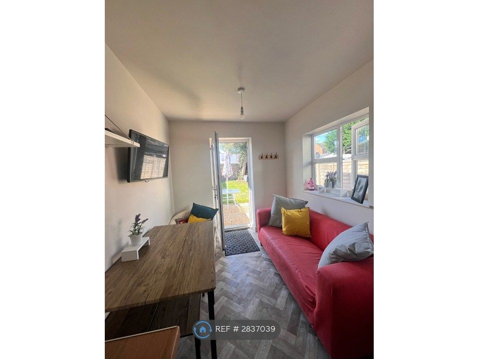 Property photo 1 of 8 Living Room
