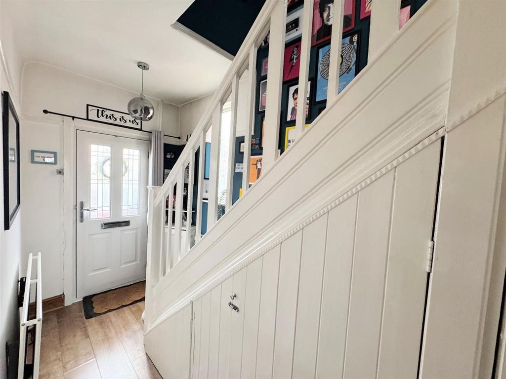 Property photo 2 of 13 Entrance Hall