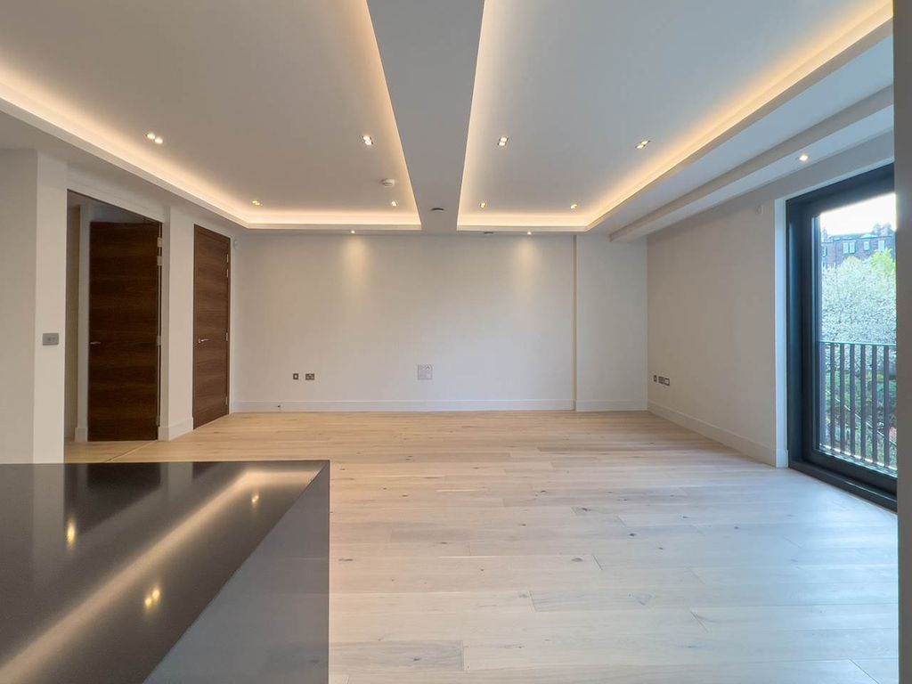 Property photo 3 of 16 Vv-Mid-Apartment 12-Living C
