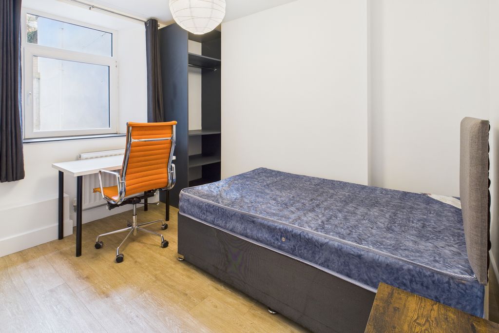 Property photo 3 of 15 Cam05134G0-Pr0053-Still002