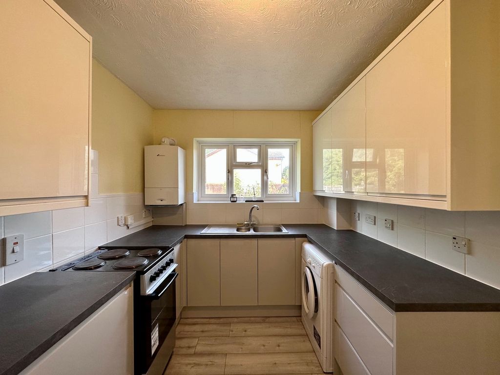 Property photo 2 of 8 Kitchen