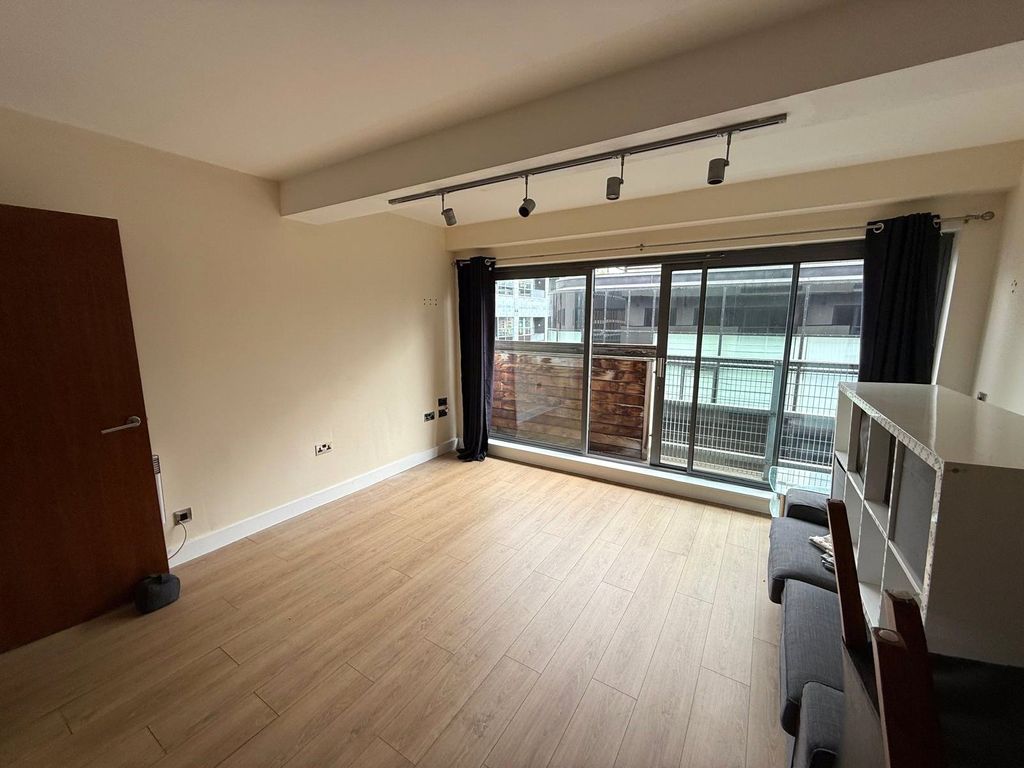 Property photo 3 of 7 Picture No. 06